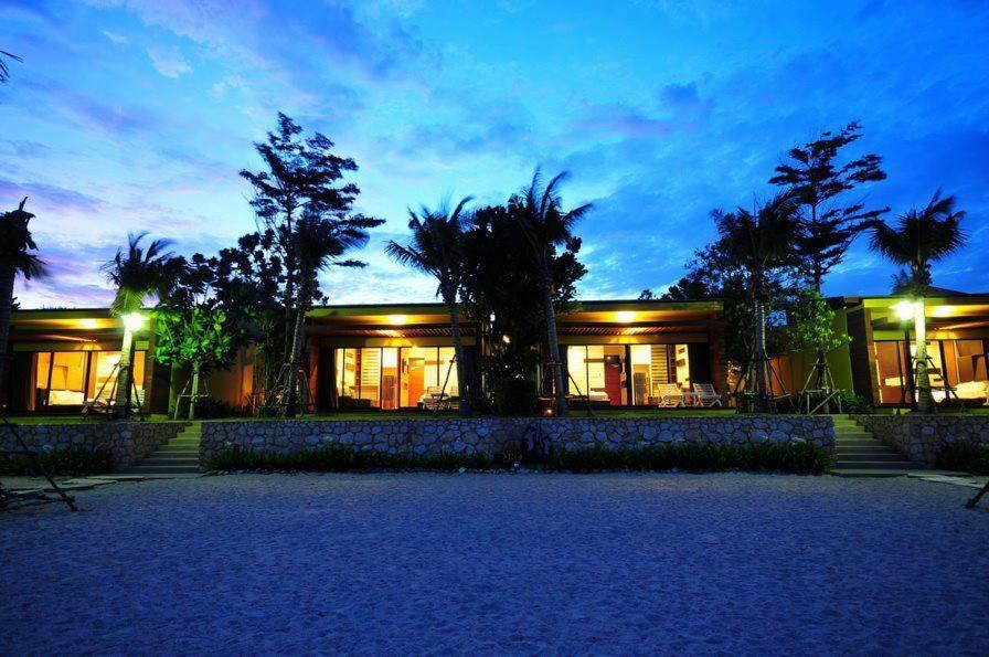 Capstone Resort Haad Chao Samran Bagian luar foto